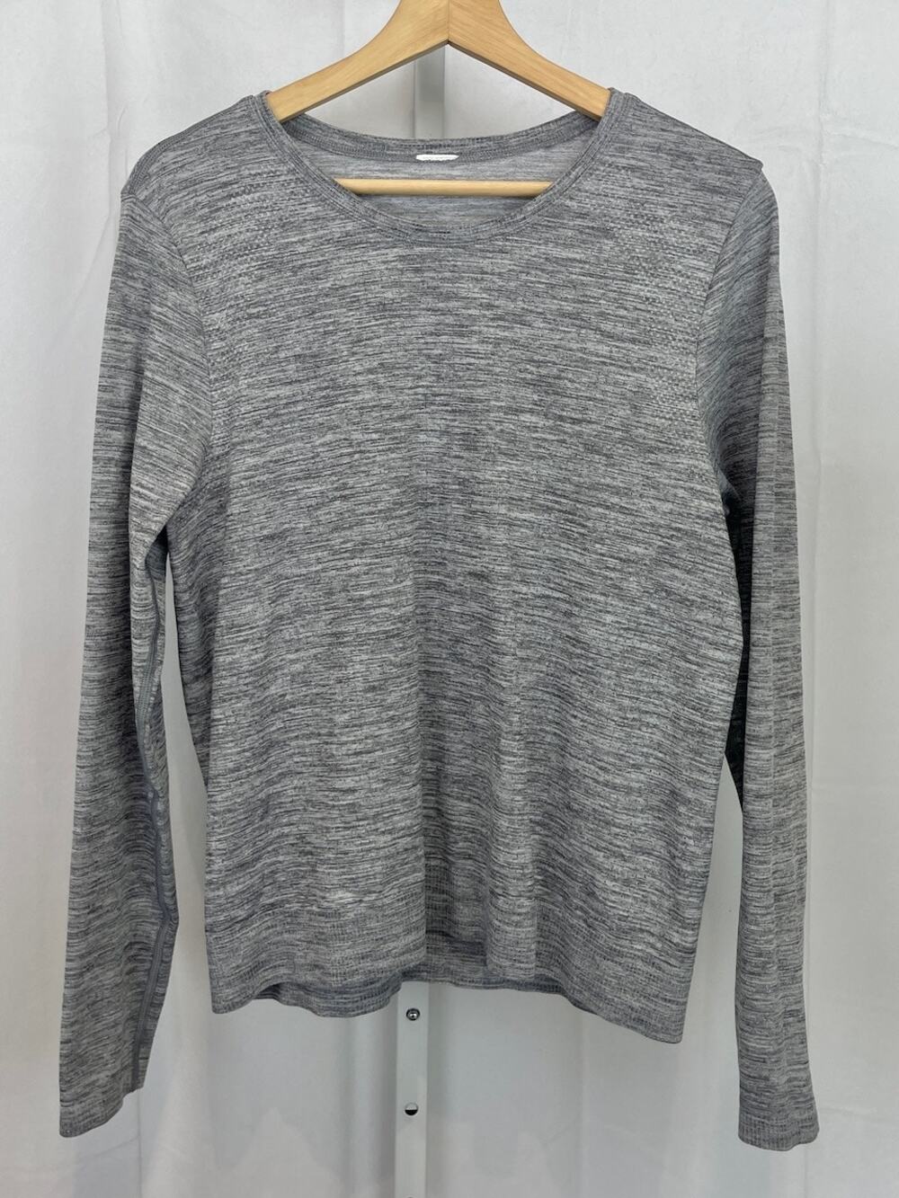 ATHLETA Long Sleeve Crew Neck Tee Top Stretch Heather Gray Estimated M